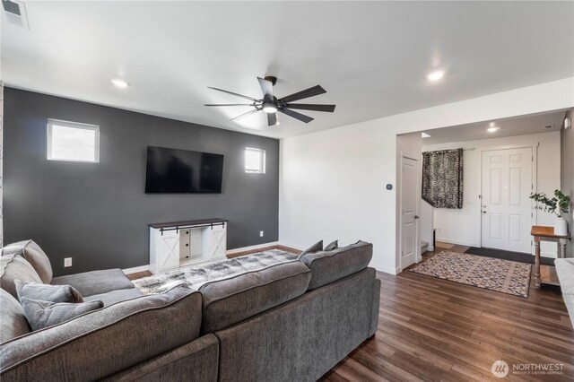 living area featuring ceiling fan, dark wood-style flooring, visible vents, baseboards, and recessed lighting