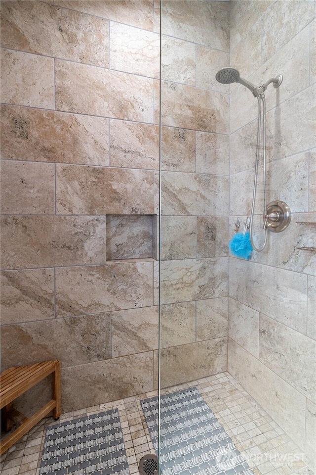 bathroom featuring tiled shower