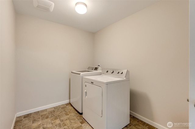 laundry room with washer and clothes dryer and baseboards