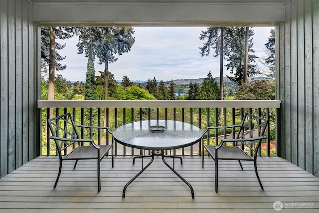 deck with outdoor dining space