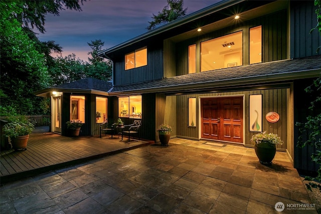4741 Fernridge Ln, Mercer Island, WA 98040 - rear view of property featuring a shingled roof