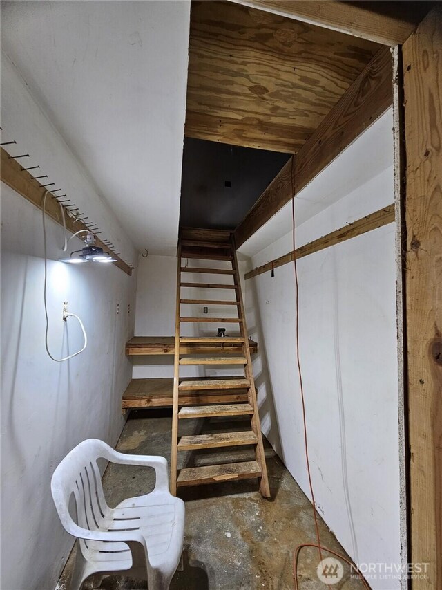 8 Calder Rd, Elma, WA 98541 - basement featuring stairway