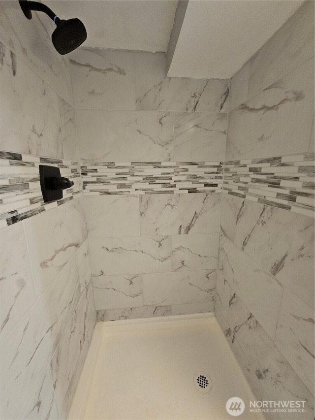 16738 2nd Ave NE, Shoreline, WA 98155 - bathroom featuring tiled shower