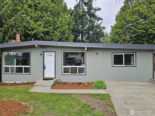 16738 2nd Ave NE, Shoreline, WA 98155 - view of front facade with a front yard and concrete driveway