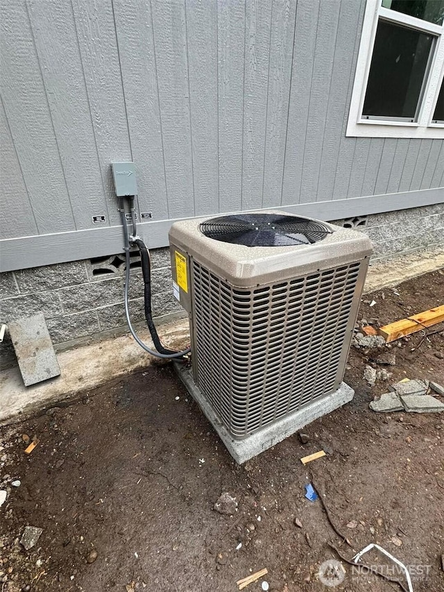 200LOTA Fineview, Chehalis, WA 98532 - exterior view of central air condition unit