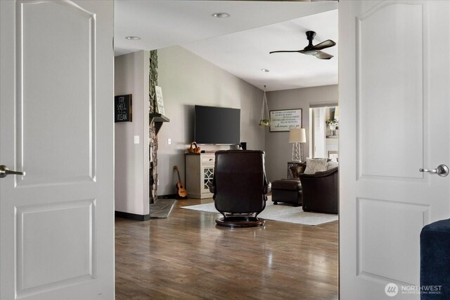 living room featuring baseboards, a ceiling fan, wood finished floors, and recessed lighting