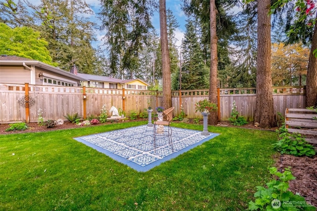 10927 102nd Ave SW, Lakewood, WA 98498 - view of yard with a patio area and fence