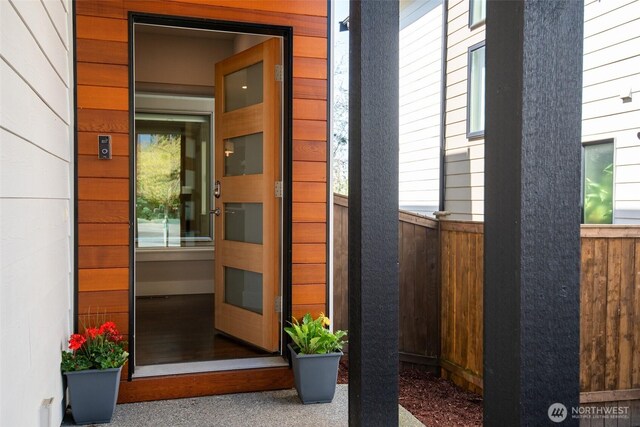 entrance to property with fence