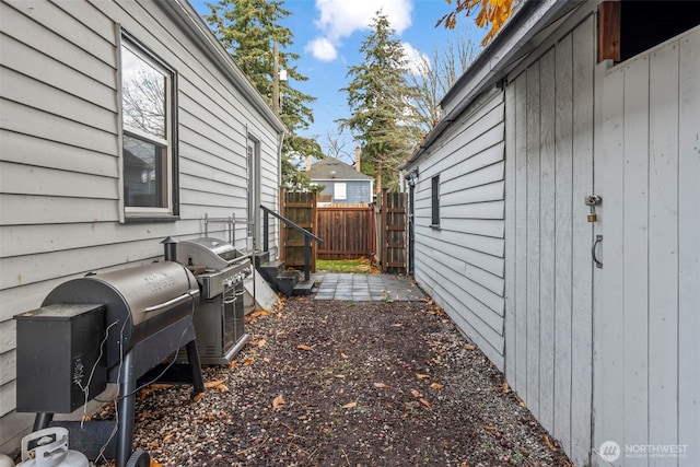 1921 N Stevens St, Tacoma, WA 98406 - view of side of home with fence