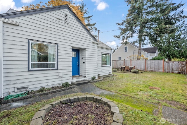 1921 N Stevens St, Tacoma, WA 98406 - view of front of home with a front lawn and fence