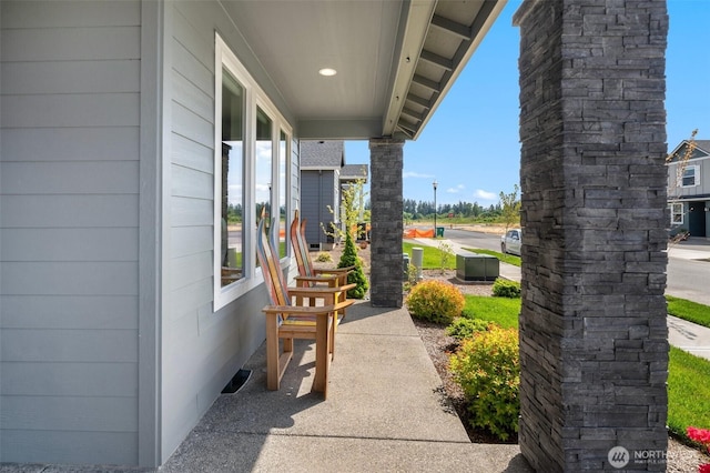 8852 N 5th St, Ridgefield, WA 98642 - view of patio featuring a porch