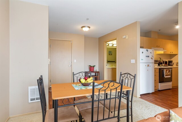 dining space with visible vents, baseboards, and light wood-type flooring