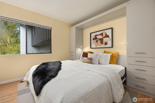 5340 W Mercer Way, Mercer Island, WA 98040 - bedroom with wood finished floors and baseboards