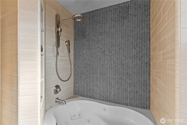 1509 Seahawk Dr, Ferndale, WA 98248 - bathroom featuring a combined bath / shower with jetted tub