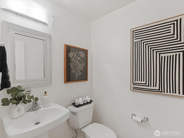 bathroom featuring a sink and toilet