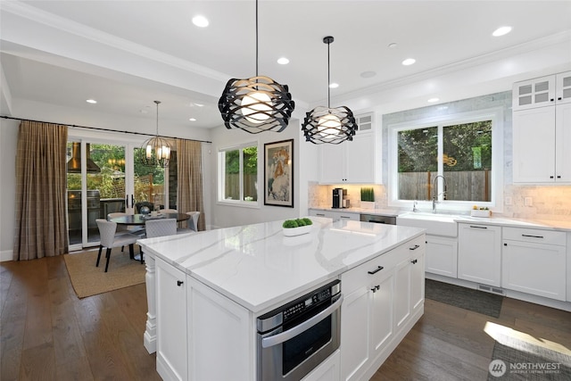 kitchen featuring a sink, tasteful backsplash, a kitchen island, and recessed lighting
