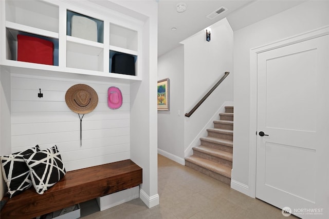 mudroom featuring baseboards, light tile patterned flooring, and visible vents