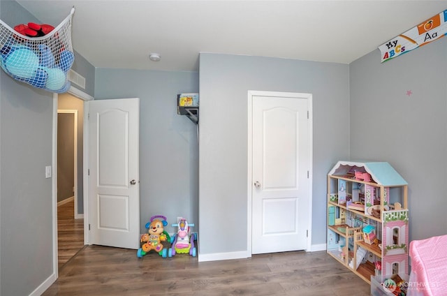 1332 SE Fireweed Rd, Shelton, WA 98584 - playroom featuring wood finished floors and baseboards