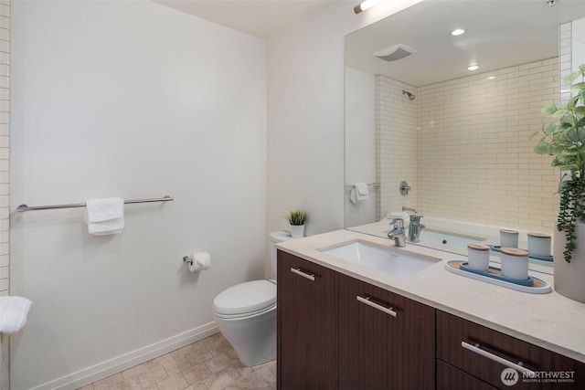 full bathroom featuring toilet, vanity, a shower, baseboards, and visible vents