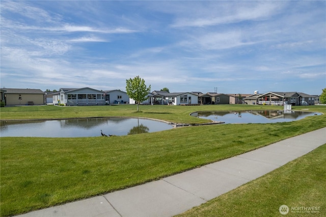 1701 E Burr Ave Unit 12, Moses Lake, WA 98837 - surrounding community with a residential view, a water view, and a lawn