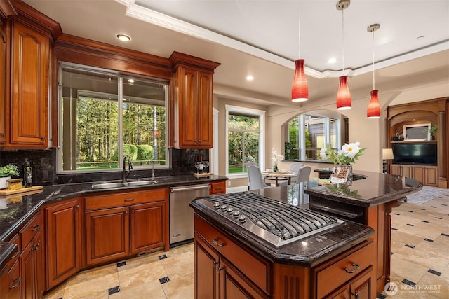 kitchen featuring recessed lighting, backsplash, dishwasher, a sink, and a center island