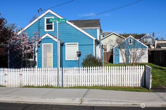 2916 Robin Ave, Bremerton, WA 98310 - view of front of property featuring a fenced front yard