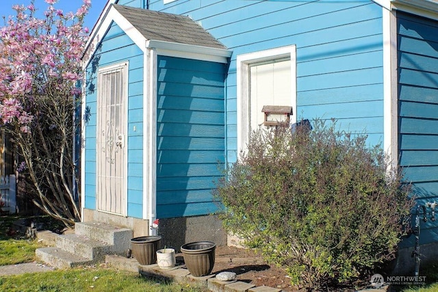 2916 Robin Ave, Bremerton, WA 98310 - view of side of home with an outbuilding