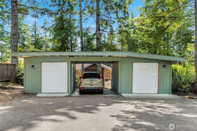 131 E Vine Maple Ln, Union, WA 98592 - garage with a detached garage
