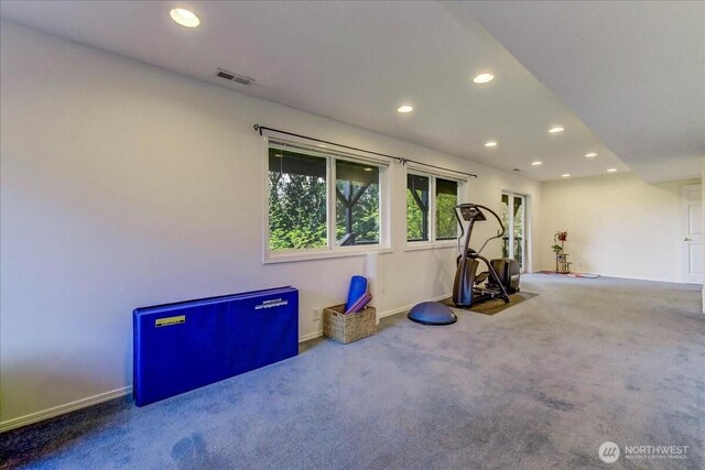 workout area with carpet, baseboards, visible vents, and recessed lighting