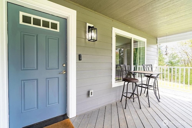 4 Dakota Ln, Elma, WA 98541 - doorway to property featuring covered porch