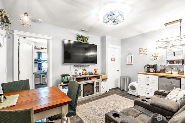 4 Dakota Ln, Elma, WA 98541 - living area with dark wood-type flooring, visible vents, and baseboards