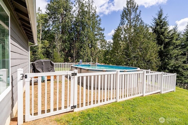 4 Dakota Ln, Elma, WA 98541 - pool featuring a lawn