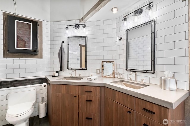 335 Blakely Dr, Blakely Island, WA 98222 - bathroom with tile walls, double vanity, toilet, and backsplash