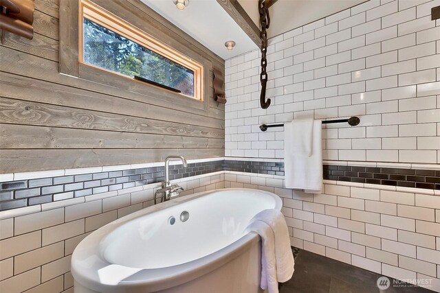 335 Blakely Dr, Blakely Island, WA 98222 - bathroom with tile walls