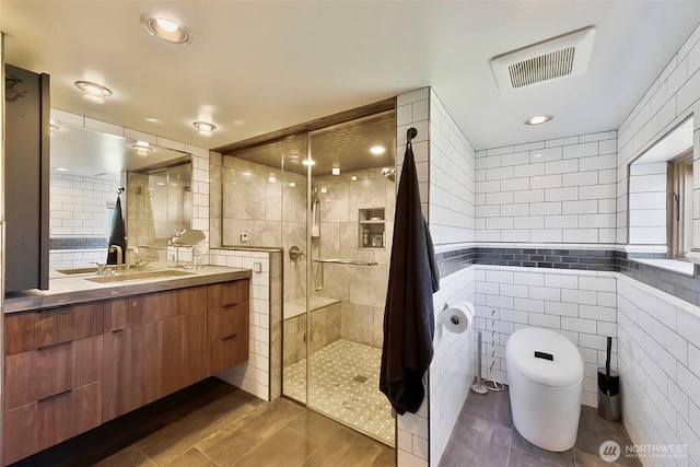 335 Blakely Dr, Blakely Island, WA 98222 - bathroom featuring tile walls, toilet, tiled shower, vanity, and recessed lighting