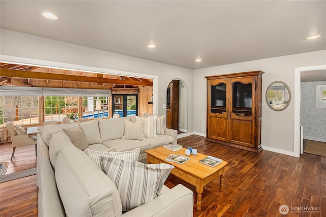 living area featuring dark wood-type flooring, recessed lighting, and baseboards