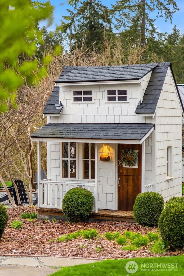 view of front of property with a shingled roof