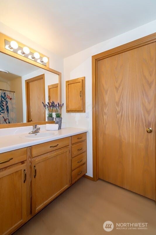 bathroom with vanity