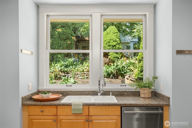 2415E Spring St, Seattle, WA 98122 - photo 15