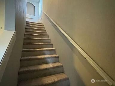 19020 25th Ave E, Tacoma, WA 98445 - view of staircase