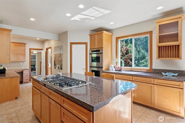 kitchen featuring light tile patterned floors, stainless steel appliances, a kitchen island, and recessed lighting