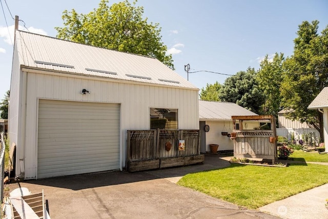 609 W Whitman Dr, College Place, WA 99324 - detached garage featuring driveway