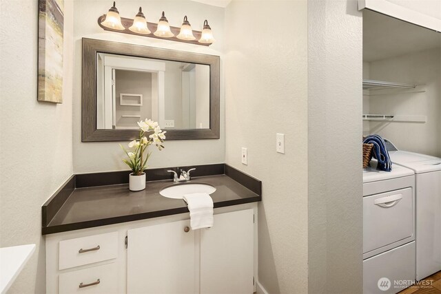 bathroom with vanity and washing machine and clothes dryer