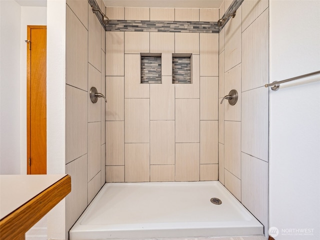 bathroom featuring a tile shower