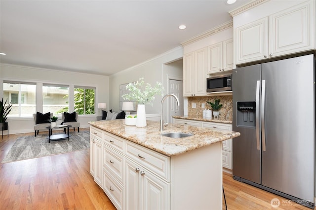 11628 NE 100th St, Kirkland, WA 98033 - kitchen featuring stainless steel appliances, a sink, light wood-type flooring, crown molding, and decorative backsplash