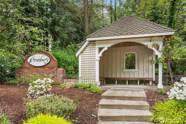 26006 NE 27th Dr, Redmond, WA 98053 - exterior space featuring an outdoor structure