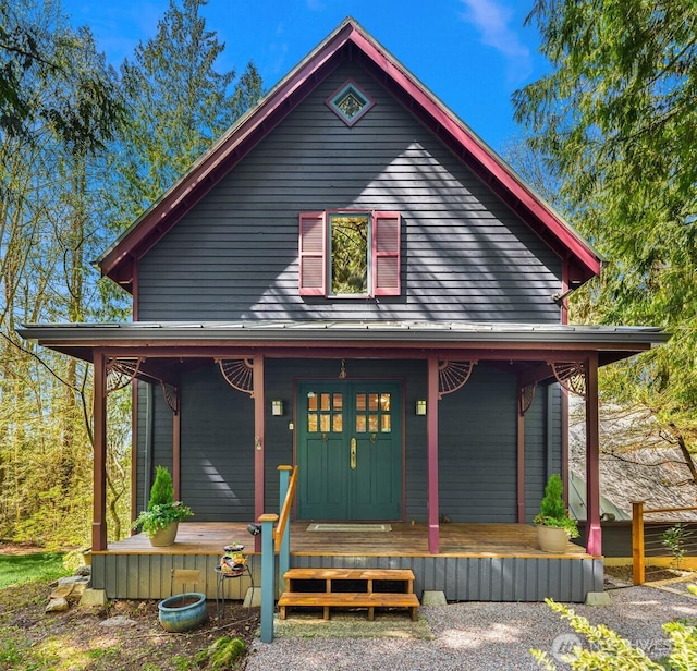 view of front of property featuring a porch