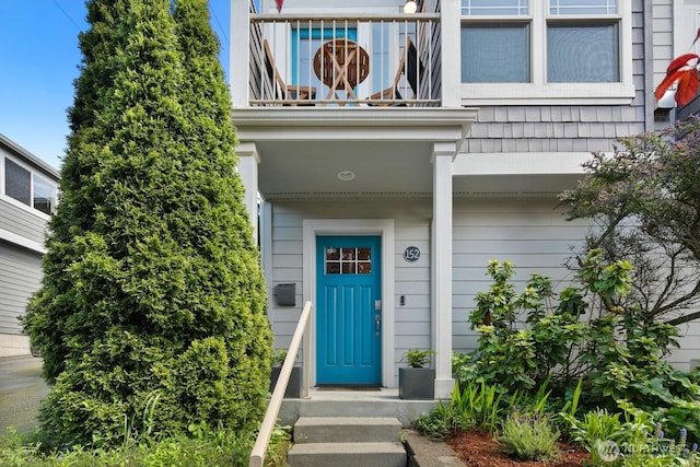 property entrance with a balcony
