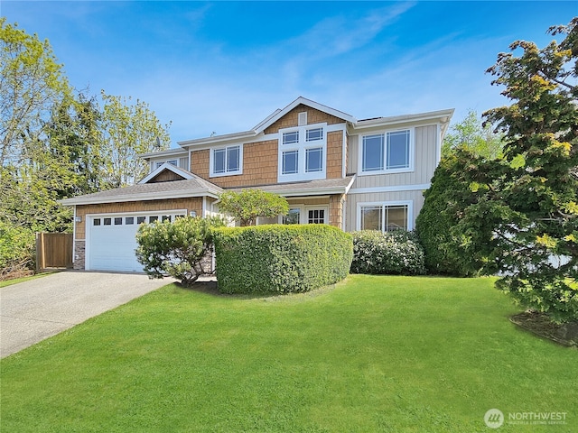 view of front of house featuring an attached garage, driveway, and a front yard