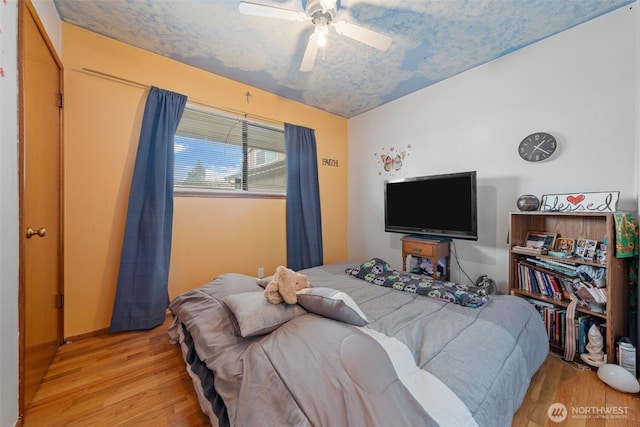 bedroom featuring light wood-style flooring and ceiling fan